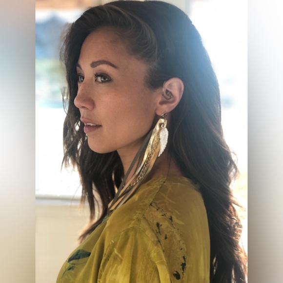 ONYX xoxo Signature Ear Cuff - Picture 2 of 7